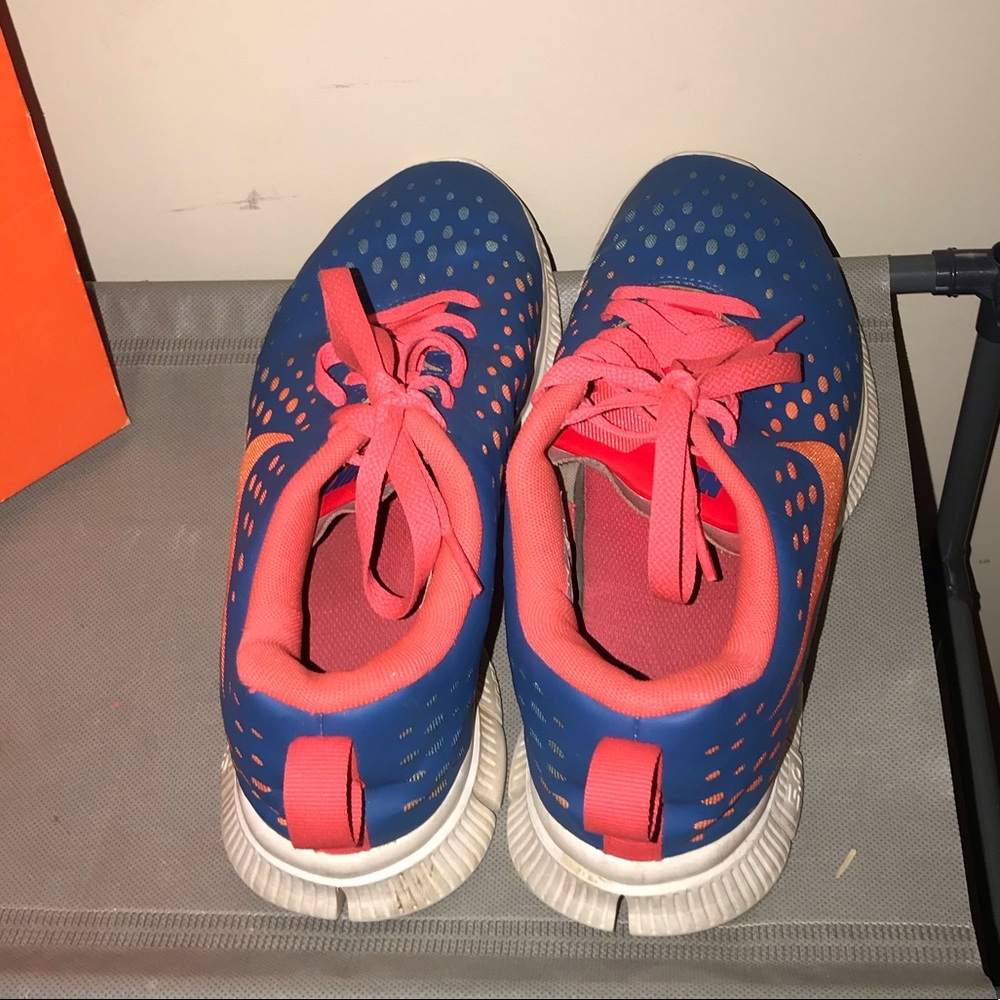 Nike - Picture 2 of 4